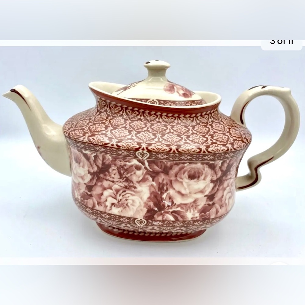 ANTIQUE REFLECTIONS ⭐️   teapot